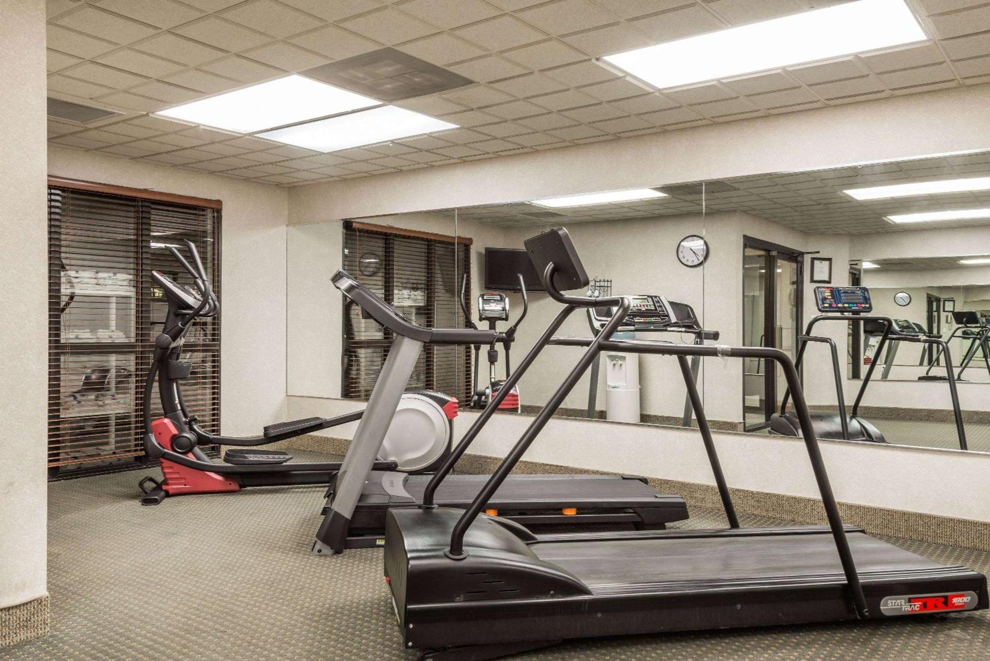 Wingate By Wyndham Airport - Rockville Road Indianapolis Esterno foto